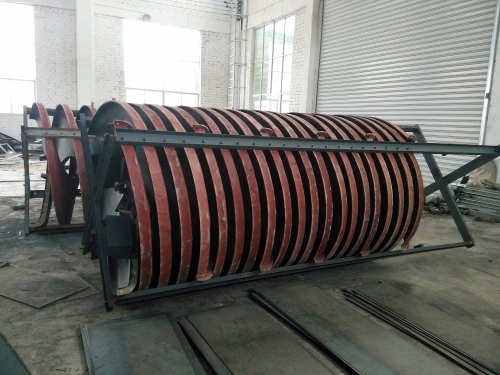 錫礦選礦螺旋溜槽 洗煤泥重選設(shè)備 礦物精選選礦設(shè)備